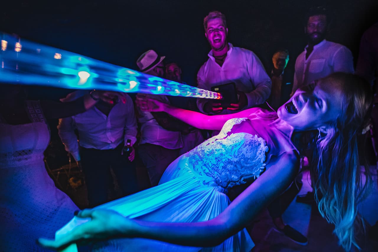 Un momento inolvidable de la fiesta, la novia en pleno baile con los invitados. Fue finalista en la categoría ‘fiesta nupcial’.