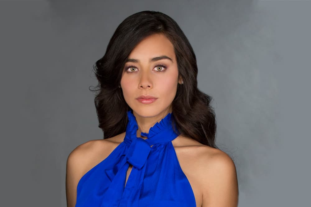 En 'El Color de la Pasión' los hermanos serán claves importantes en la historia de esta telenovela que se estrena en Univision el 6 de septiembre a las 7:55PM/6:55C. Esmeralda Pimentel es la protagonista y en la vida real tiene un guapísimo hermano.