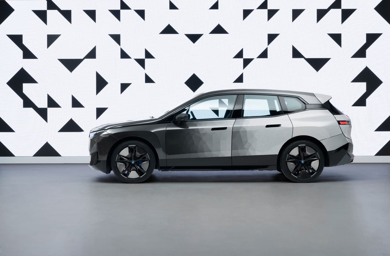 BMW iX Flow Concept