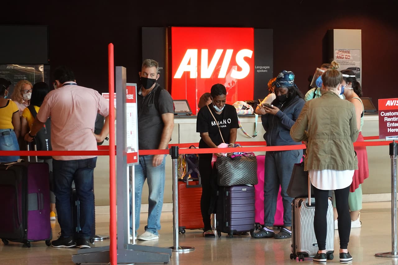 <b>Haz la reserva con anticipación.</b> Si sabes que necesitarás rentar un carro en una fecha festiva o durante la temporada de vacaciones, es recomendable que hagas la reservación de tres a seis meses antes, pues es cuando los precios tienden a ser más competitivos.