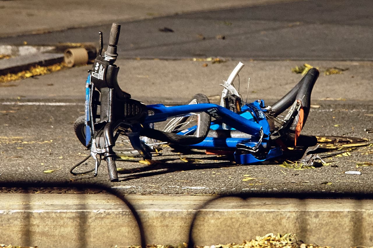 Ciclista muere al ser atropellado por un conductor que huyó del accidente