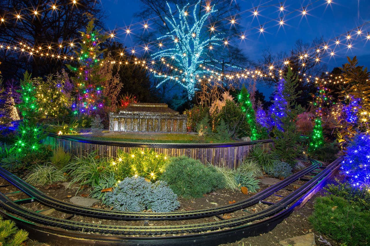 Miles de luces y decoraciones han convertido el extenso Longwood Gardens en una de las principales atracciones de la temporada.