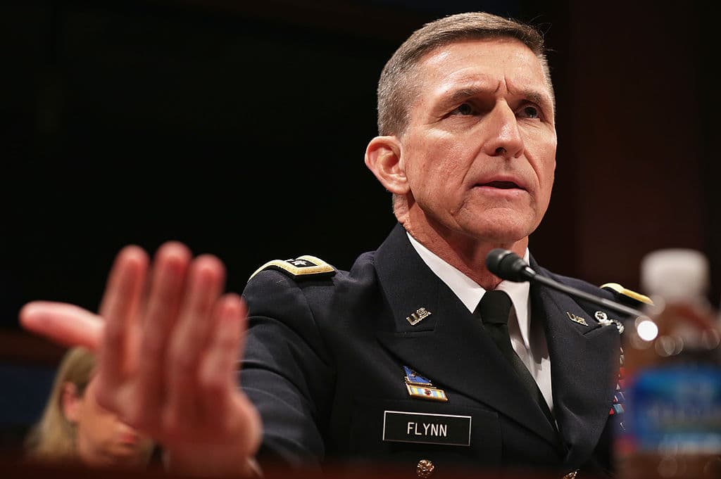 Una de las salidas de la Casa Blanca más controvertidas fue la del general 
<b>Michael Flynn</b>, exconsejero en temas de seguridad del presidente 
<b><a href="http://www.univision.com/temas/donald-trump">Donald Trump</a></b>, que se vio obligado a dejar el cargo 
<b><a href="http://www.univision.com/noticias/politica/michael-flynn-asesor-de-seguridad-de-trump-renuncia-tras-el-escandalo-por-sus-conversaciones-con-rusia">tras haber mentido sobre el contenido de una conversación con el embajador ruso</a></b> antes de ser nombrado asesor. Su renuncia llegó apenas 
<b>23 días</b> 
<b>después de asumir su puesto</b>.