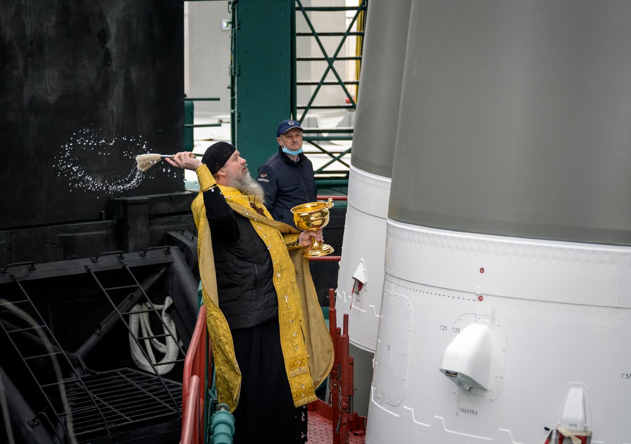 Cada año, 
<a href="https://www.univision.com/temas/rusia">Rusia</a> conmemora el aniversario del vuelo de Gagarin con gran devoción y enorme orgullo, y se depositan flores en los numerosos monumentos en su memoria. La misión de Gagarin, que duró 108 minutos, fue una gran victoria para la Unión Soviética en la carrera espacial que libraba contra Estados Unidos.