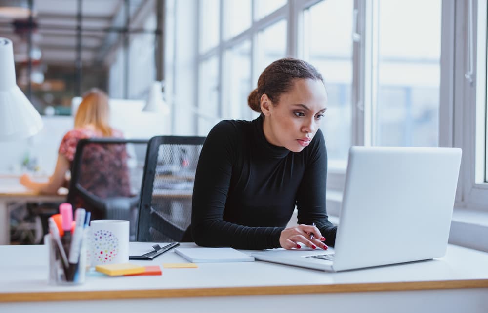 <b>¿Estás cansado de trabajar desde casa?</b>
<br>Las oficinas ahora tienen la capacidad de tener empleados hasta un 50%.
