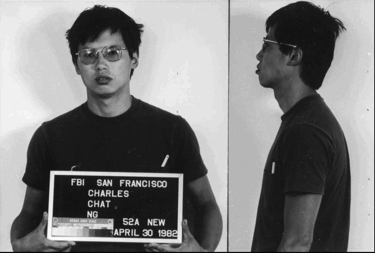 <b>Charles Ng.</b> Junto a uno de sus cómplices fue condenado por asesinar a 11 personas en una cabaña de la Sierra Nevada en la década de los 80's. El juicio de NG fue no de los más caros en la historia del estado, con un costo aproximado de $20 millones. Actualmente tiene 58 años y era uno de los reos en el corredor de la muerte de San Quintín.