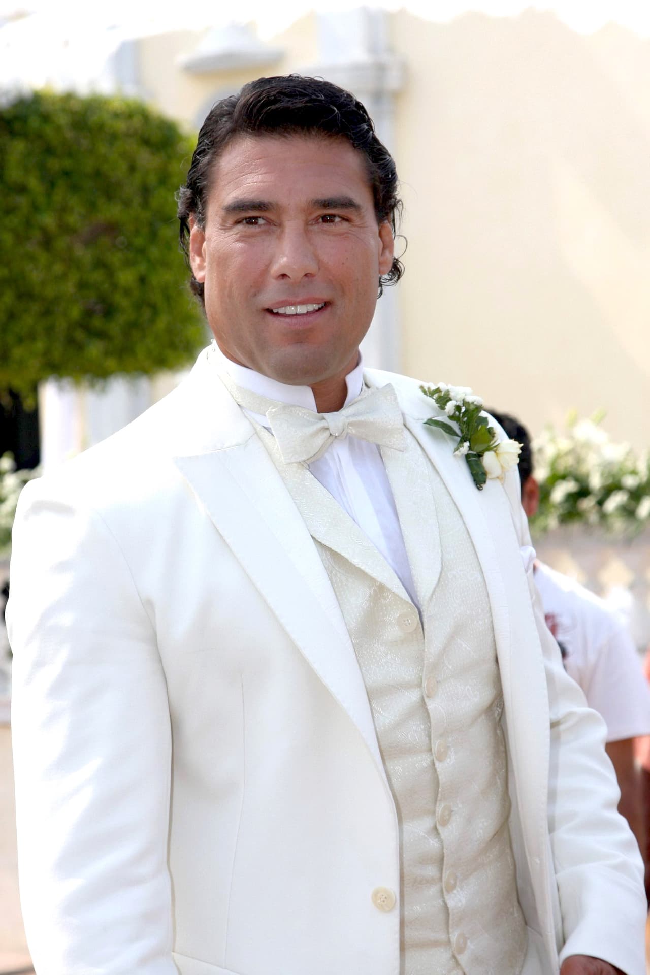 En esta misma historia y mientras grababan una de las escenas finales, una fanática quería llamar la atención de 
<b>Eduardo</b>, pero él decidió ignorarla, por lo que ella le gritó 'sangrón', haciendo enojar al actor y respondiéndole de una manera muy grosera, pues le dijo: "sangrona tu madre, gorda asquerosa", dejando sorprendidos a los presentes.
