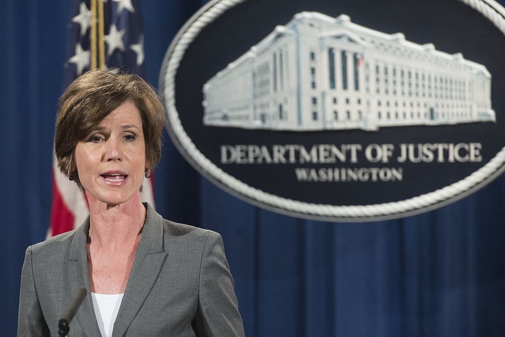 Trump despide a la fiscal general interina que se negó a defender su orden ejecutiva contra los musulmanes