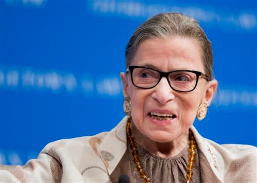 La juez de la Corte Suprema Ruth Bader Ginsburg habla en la Unversidad Georgetown el miércoles 4 de febrero del 2015 en Washington. (AP Foto/Manuel Balce Ceneta)