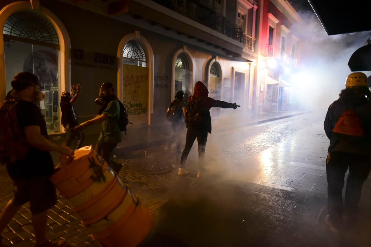 Al final de las manifestaciones hubo enfrentamiento entre manifestantes y policías. 
<br>