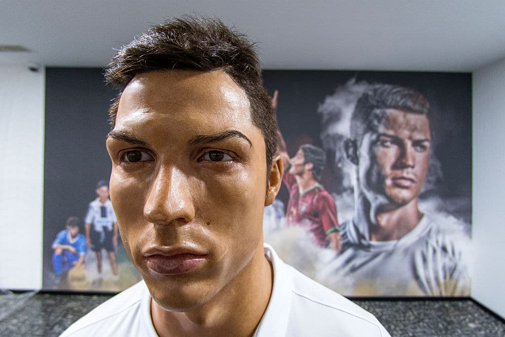 Dependiendo del ángulo, la figura de 
<b>Cristiano Ronaldo</b> recibe críticas en redes sociales, pues mientras una buena parte de los fans del futbolista se quejan de que "no se parece tanto".