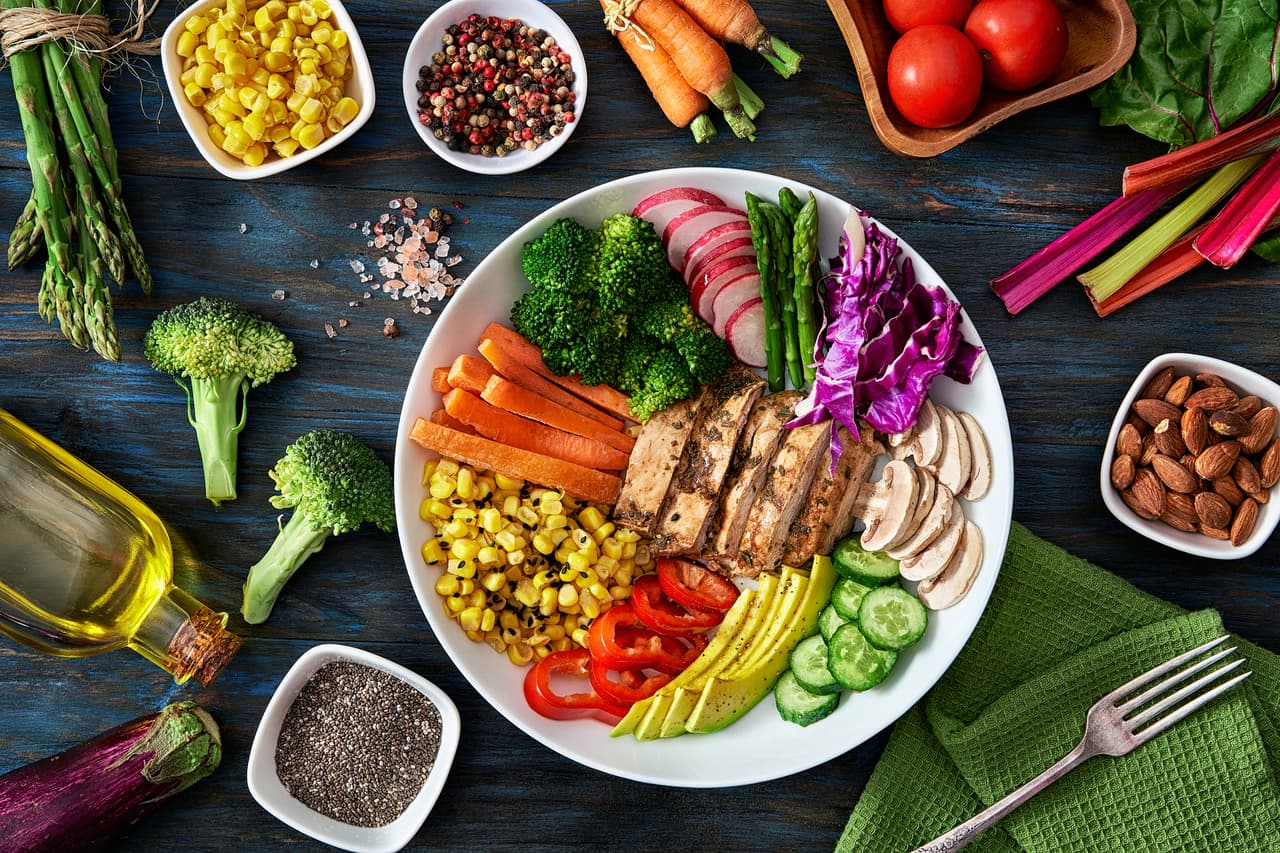<h2 class="cms-H2-H2">Dieta saludable</h2>
<br>
<br>Una dieta saludable debe llevar al menos siete de los principales 12 grupos alimenticios: frutas, verduras, huevos, pescado, carne, productos lácteos, sal, aceite, cereales, legumbres, frutos secos y té.
