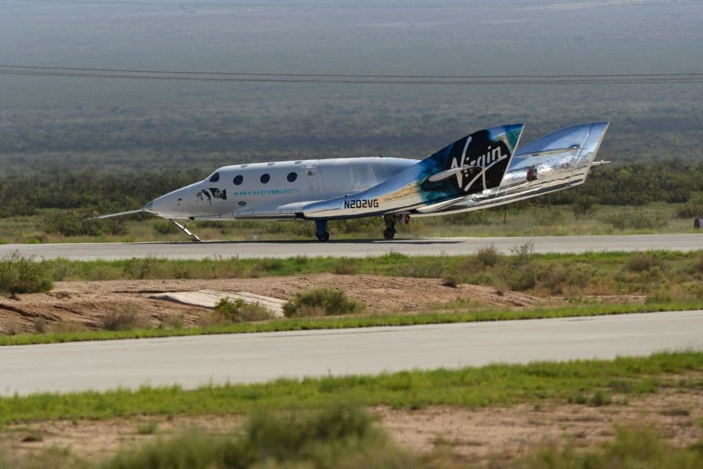 "Una experiencia única en la vida": Richard Branson se convierte en el primer multimillonario en viajar al espacio a bordo de su propia nave
