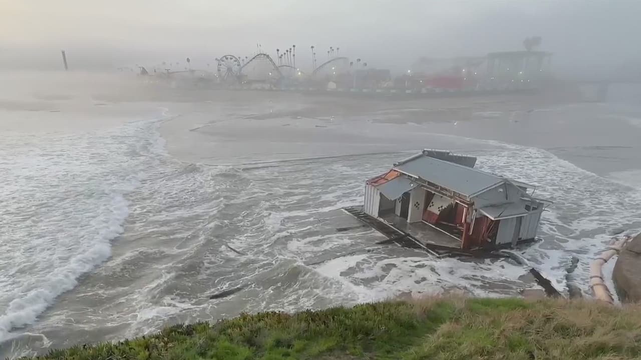 Oleaje extremo provoca colapso parcial del muelle en Santa Cruz; alertas y cierres vigentes