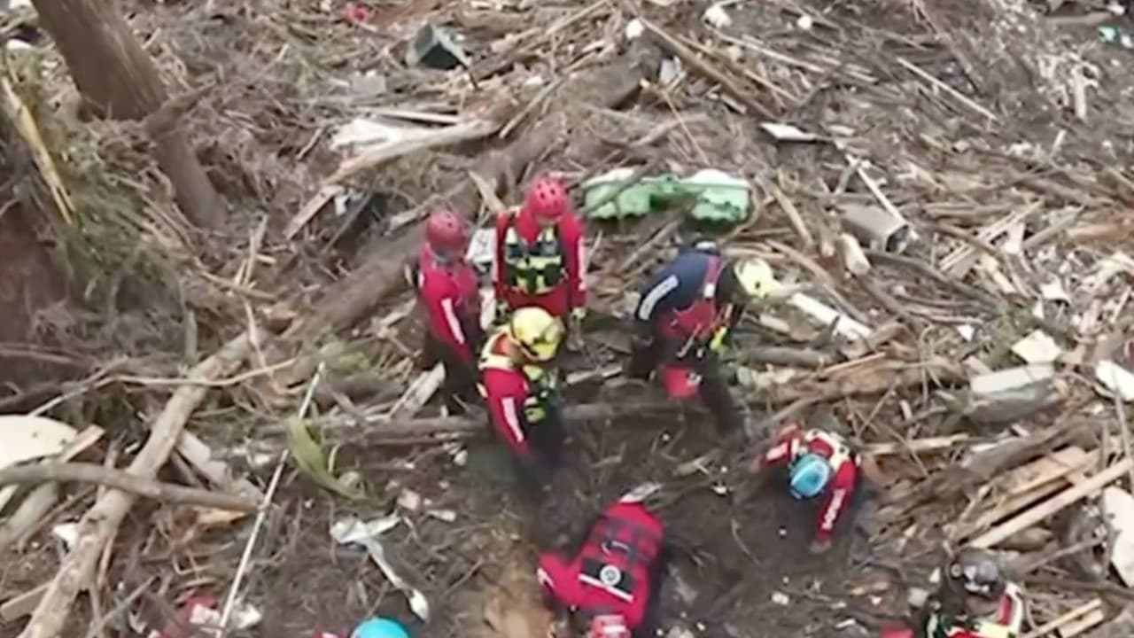 Rescatistas mexicanos se guían por el olor para hallar a víctimas de las inundaciones en Texas