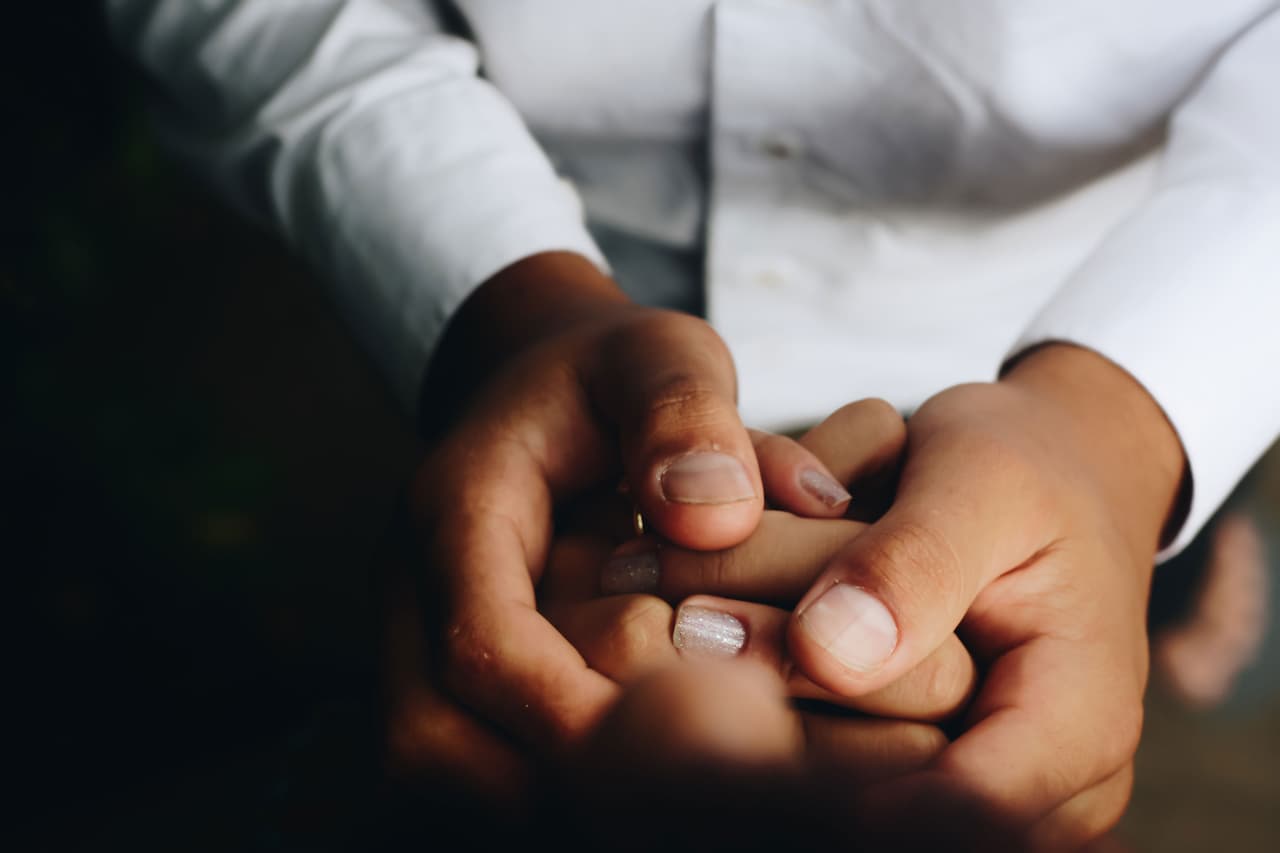 <b>Ayuda en español: </b>
<br>
<br>Línea Nacional de Prevencion de Suicidio: 1-800-273-TALK / 1-800-273-8255
<br>Línea de texto Nacional: Mandar un texto con la palabra: HELP al Numero: 74174
<br>Información en línea: 
<a href="https://suicidepreventionlifeline.org/help-yourself/en-espanol/">https://suicidepreventionlifeline.org/help-yourself/en-espanol/</a>
<br>
<br>Adicionalmente cada precinto tiene oficiales entrenados/especializados en crisis emocional/mental "CIT officers". Estos son oficiales entrenados en intervención de crisis
<br>
<br>Puedes encontrar más recursos en escuelas por parte de maestros, y consejeros. Líderes espirituales o religiosos pueden ayudar así como proveedores de salud: pediatras, medicos generales/familiares, psiquiatras, psicologos y trabajadores sociales.