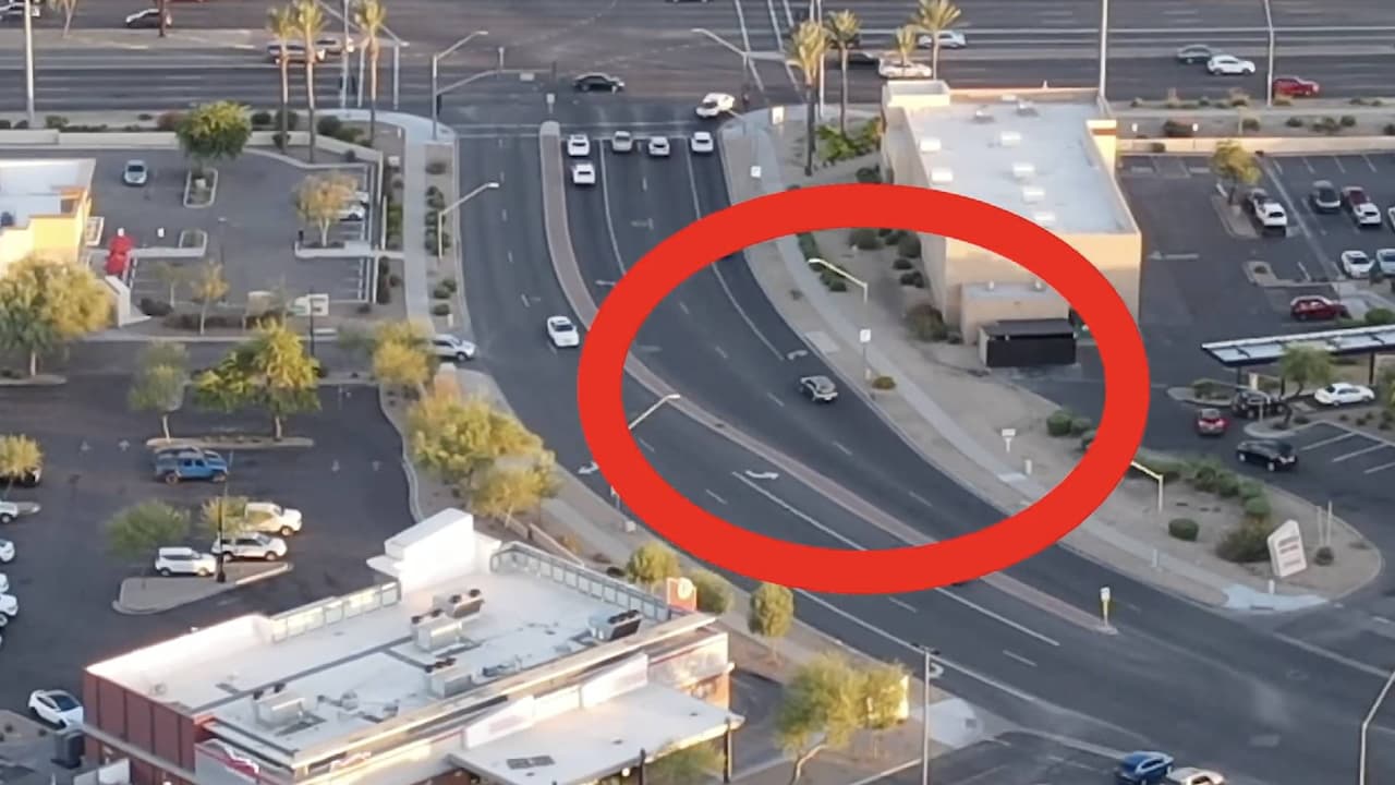 Policía de Glendale persigue y detiene un auto robado con la ayuda de un dron