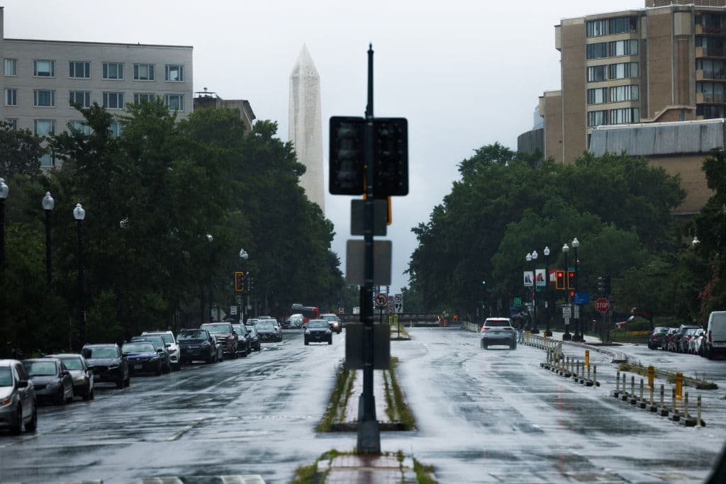 Dos posibles tornados, tormentas e inundaciones en el área de DC por los remanentes de Debby