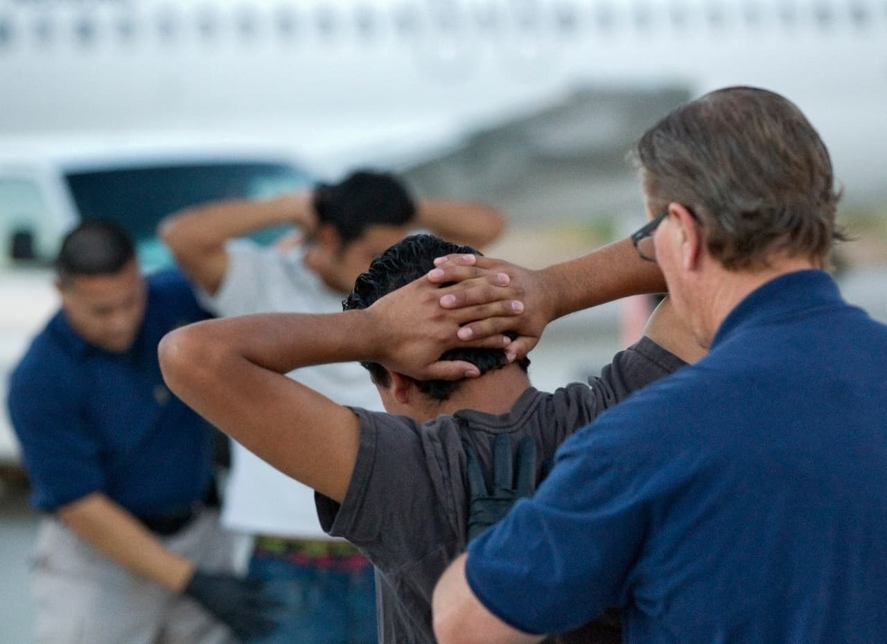 Corte restituye poder a jueces para cerrar administrativamente casos de deportación