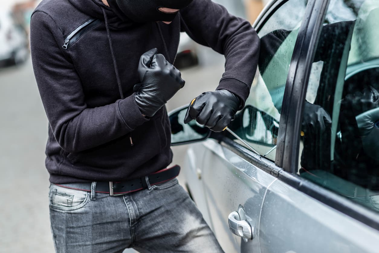 El hurto de automóviles fue uno de los crímenes de mayor aumento: el último mes hubo 1,044 hurtos de autos, 
<b>esto es un 59.4 % más que en marzo de 2021.</b>
<br>