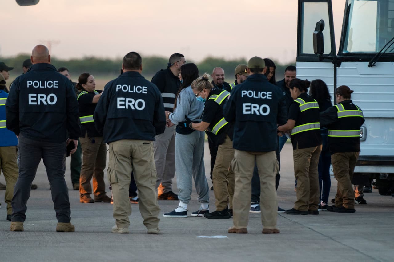 Trump advierte que si gana utilizará a la policía local para arrestar y deportar indocumentados: ¿puede hacerlo?