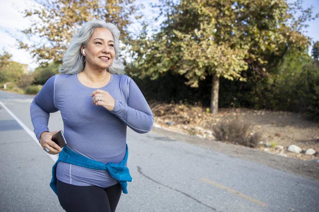 ¿
<b>Por qué el ejercicio no sirve para perder peso?</b> Nuestro cuerpo compensa al menos una cuarta parte de las calorías que gastamos durante el ejercicio: por cada 100 calorías que buscamos quemar moviéndonos, la mayoría de nosotros solo se deshará de unas 72 calorías, según un 
<a href="https://www.sciencedirect.com/science/article/pii/S0960982221011209">estudio</a> que investiga cómo la actividad física afecta nuestro metabolismo.