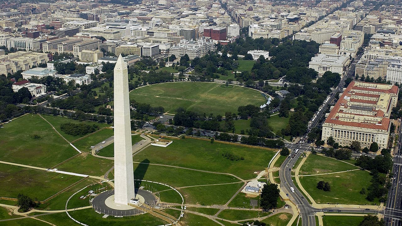 <h3 class="cms-H3-H3">Washington, D.C.</h3>
<br>En el Distrito de Columbia (que técnicamente no es un estado) la ley permite que un inmigrante indocumentado adquiera una "tarjeta del privilegio de conducir". Son válidas por ocho años para quienes puedan probar que han residido en la capital del país por más de seis meses, que no tienen un número de seguro Sscial y que puedan proporcionar una prueba de identidad, fecha de nacimiento y residencia.