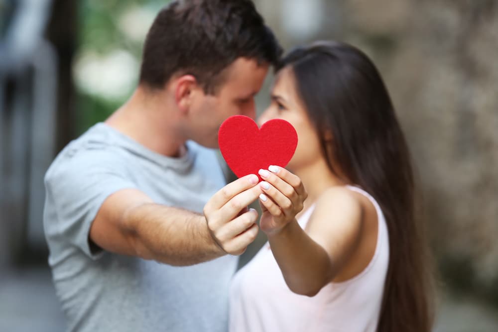 Según la Astrología cada signo tiene un ciclo especial donde cuenta con todos los elementos para iniciar una buena relación sentimental. Entérate del tuyo para el año 2020 y utiliza la energía planetaria a tu favor, aprovecha los mejores, y sé muy cauteloso en los meses complicados.