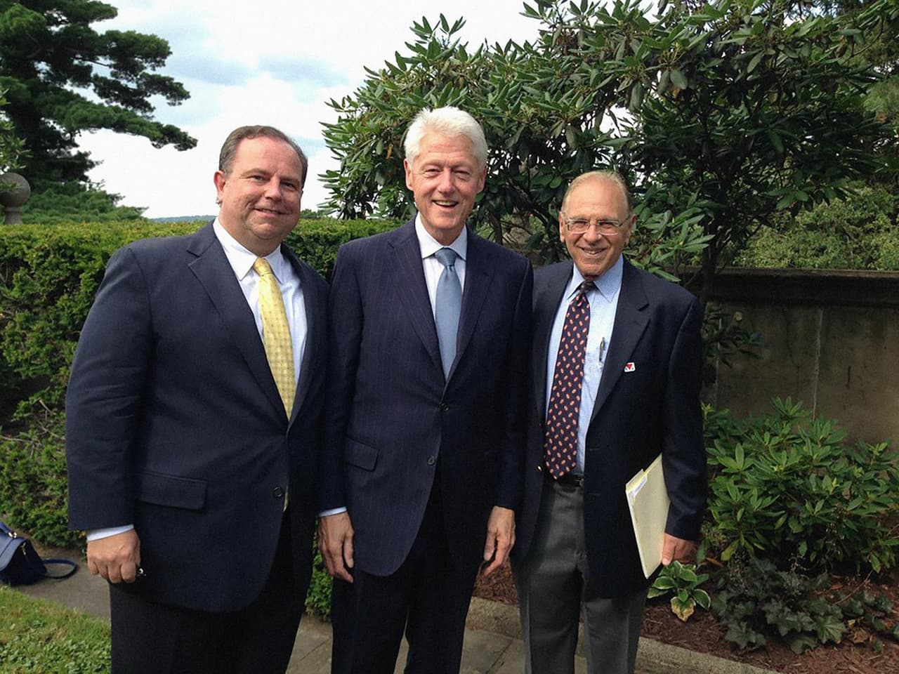 Christopher Ruddy fue un duro crítico del presidente Bill Clinton en los 90. Hace diez años hicieron las paces y ahora son buenos amigos.