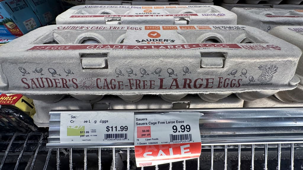 Por qué los precios de los huevos han subido tanto en EEUU (pero no en Canadá)