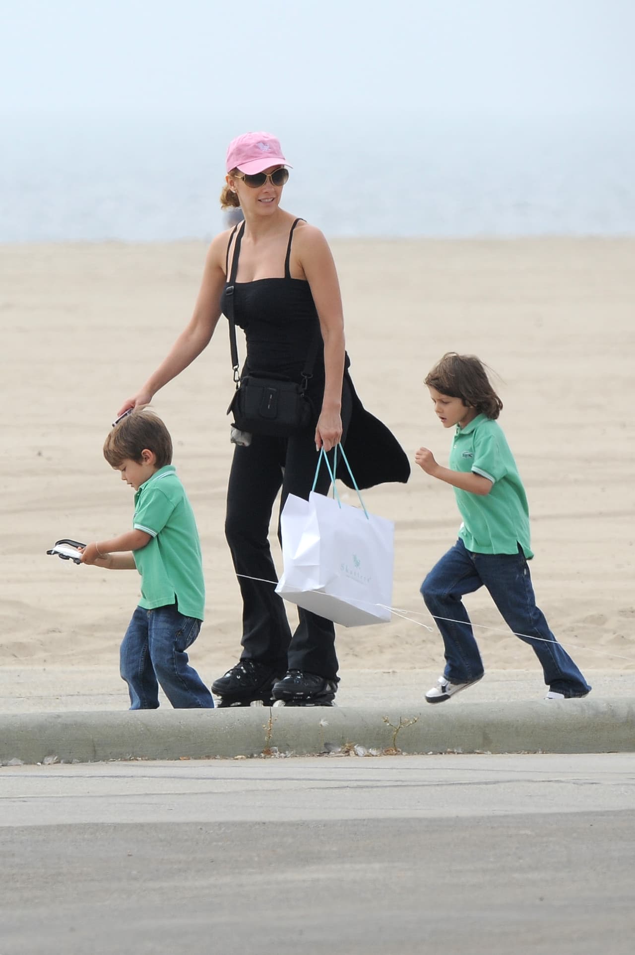 Recientemente, Michelle expresó el amor que tiene por sus hermanos: "
<b><a href="https://www.univision.com/famosos/luis-miguel-y-sus-tres-hijos-una-historia-de-ausencias-pleitos-y-reconocimientos-tardios-fotos">Los amo, de verdad los amo mucho</a></b>" 
<i>, </i>dijo al programa 'Ventaneando'.
<br>