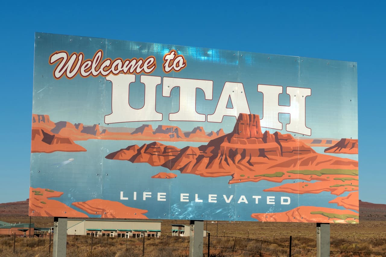 <b>Puesto 11. Utah</b>
<br>
<br>Costo anual promedio de la propiedad de un automóvil: 3,097 dólares. 
<br>
<br>Costo promedio de la reparación cuando se enciende una luz de advertencia del motor: 252 dólares en repuestos y 147 dólares en mano de obra. 
<br>
<br>Costo anual promedio del seguro: 1,250 dólares.
<br>
<br>Gasto anual promedio en gasolina de cada conductor con licencia en el estado: 1,447 dólares. 
<br>
<br>Costo promedio de la gasolina en febrero de 2022: 3.3 dólares por galón.
<br>