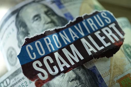 <b>Sitios web que anuncian pagos anticipados: </b> 
<br>Según informó TexPIRG, han surgido algunos sitios web y estafas de phishing, que se jactan de que pueden enviar a las personas sus cheques de estímulo más rápido. No tiene que registrarse para obtener una cuenta o vincular a ninguna persona o agencia a su cuenta o PayPal, y cualquier reclamo de lo contrario son estafas que intentan obtener acceso a su información bancaria.