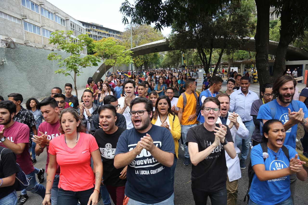 Según el abogado, los venezolanos que estén en un proceso migratorio como el asilo político pueden de igual manera aplicar al TPS.