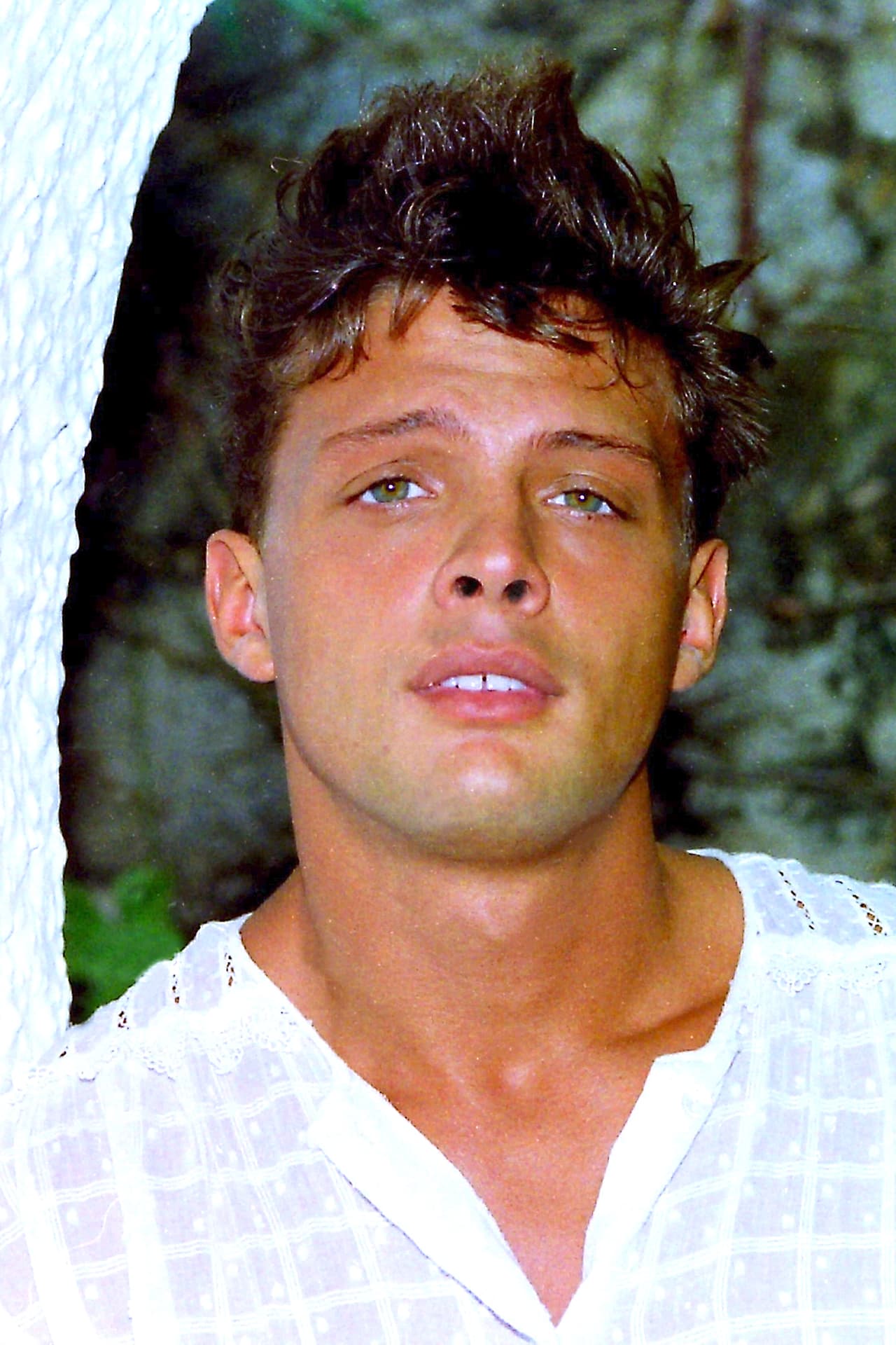 En los años 90 
<b>Luis Miguel</b> era todo un joven galán. Canciones como ‘Cuando calienta el sol’, ‘La incondicional’ y ‘Ahora te puedes marchar’ lo colocaron como uno de los artistas pop más conocidos.
