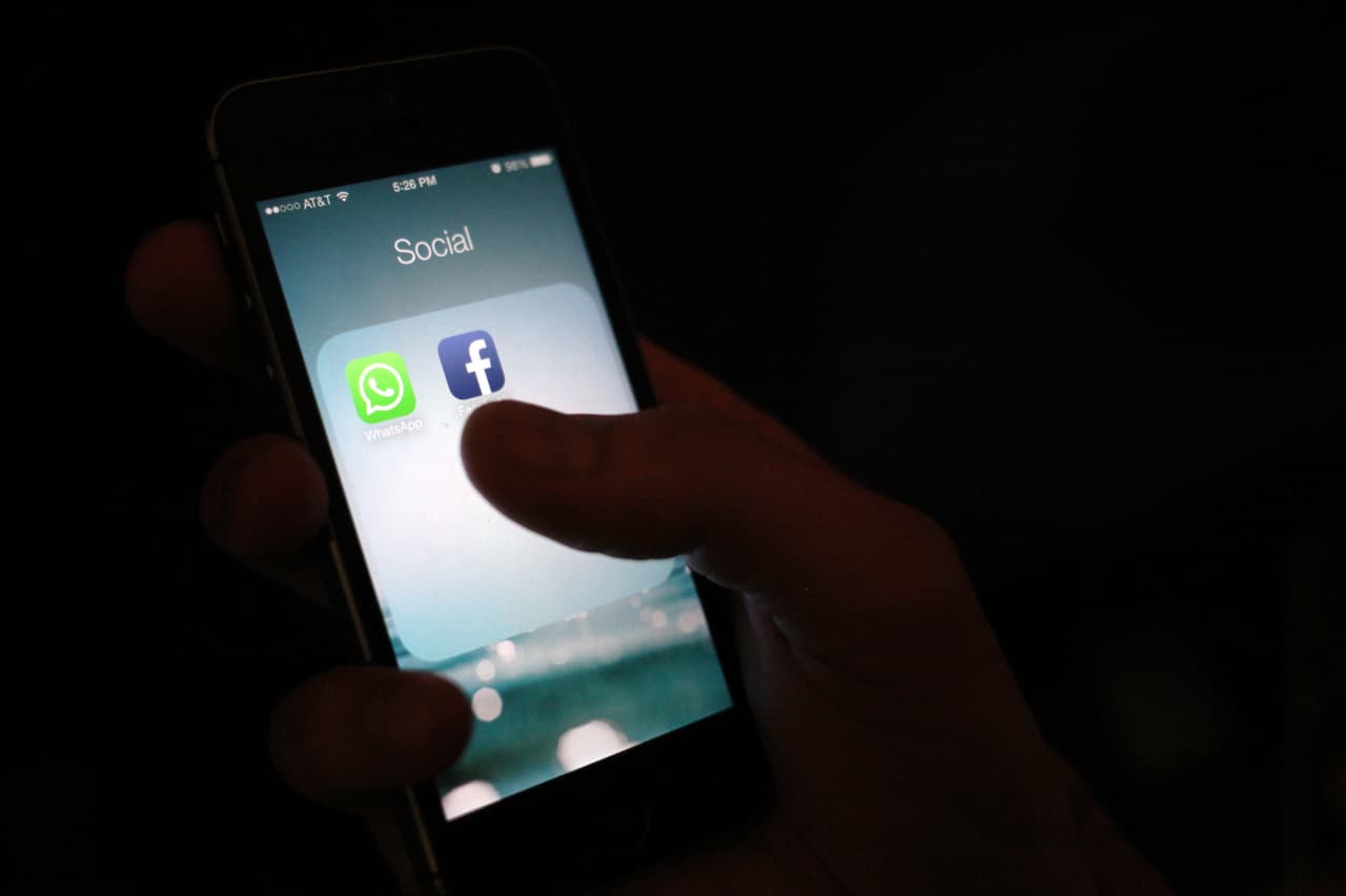 <b>Facebook compra WhatsApp, febrero de 2014. </b>La empresa se adueñó de la aplicación de mensajería 19,000 millones de dólares. Inmediatamente después de la compra WhastApp subió su valor hasta los 22,000 millones de dólares, impulsado por la compra.