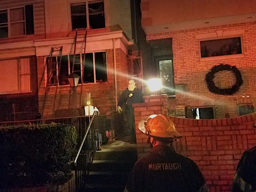 Una mujer embarazada y un niño resultan heridos en incendio doméstico en el sur de Filadelfia