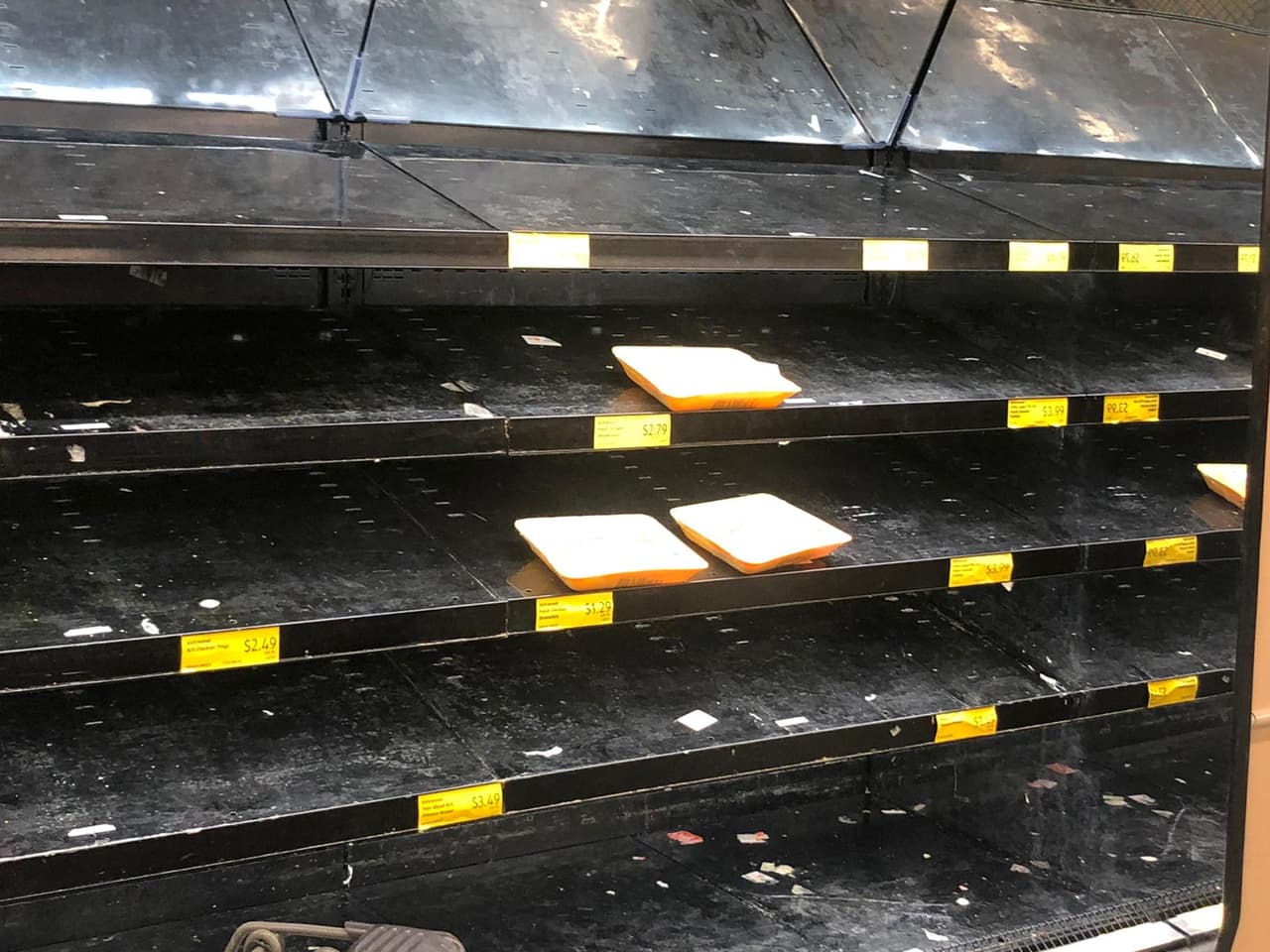 Noticias 23 preguntó a empleados de los supermercados si las tiendas se están quedando sin mercancías y esto nos contestaron. 
<br>