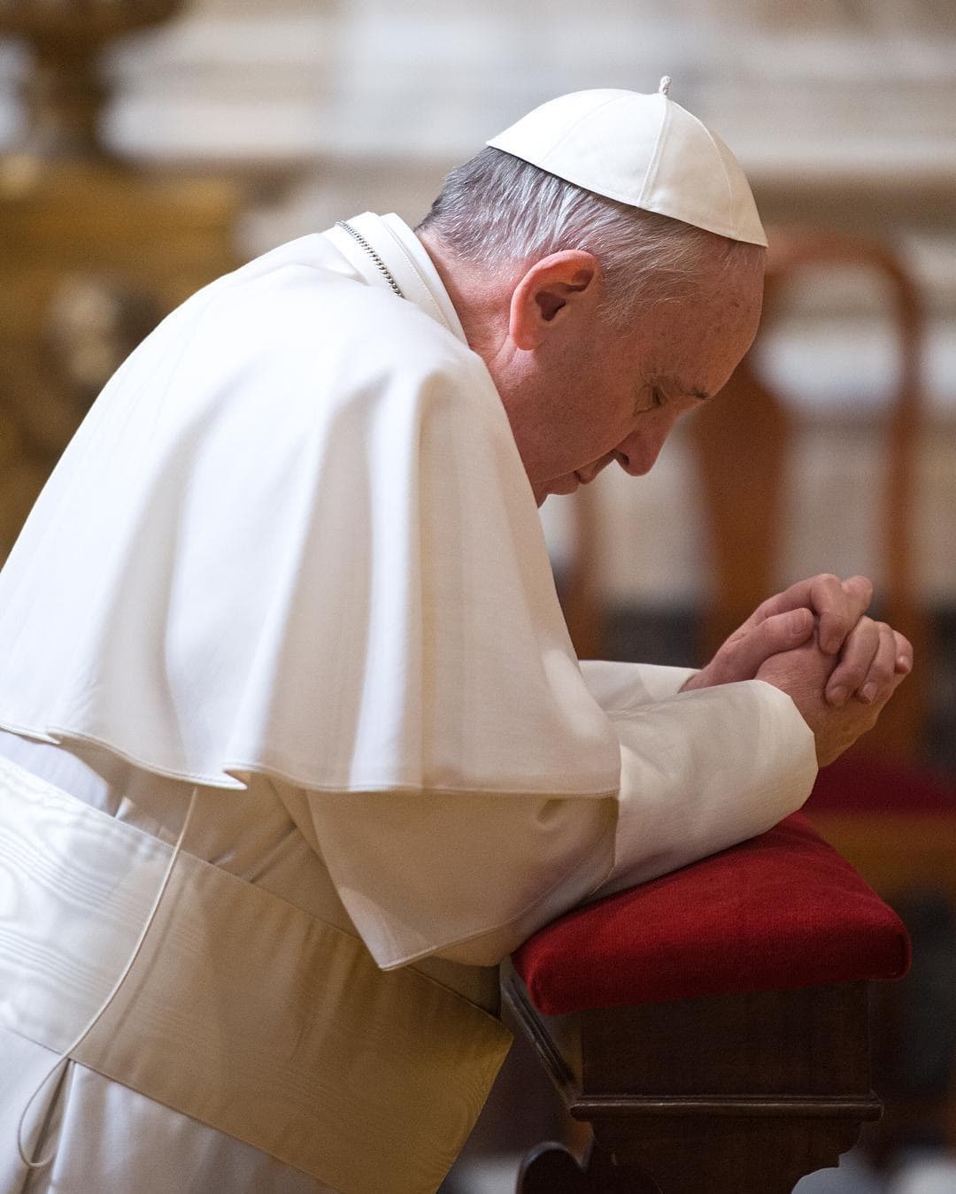 El Papa aterriza en Instagram con una fotografía y un mensaje: "Recen por mí"