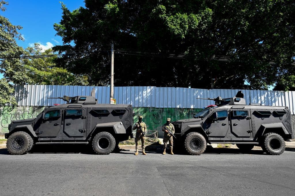Soyapango, la tercera ciudad más poblada del país, con más de un millón de habitantes, se convirtió en el primer municipio en ser intervenido dentro de la quinta fase del Plan Control Territorial, 
<a href="https://www.univision.com/noticias/america-latina/bukele-ejercito-salvador-combate-pandillas-mara-salvatrucha-barrio-18">implementado por Bukele para combatir la violencia de las pandillas</a>. Esta quinta fase se llama 'extracción'.