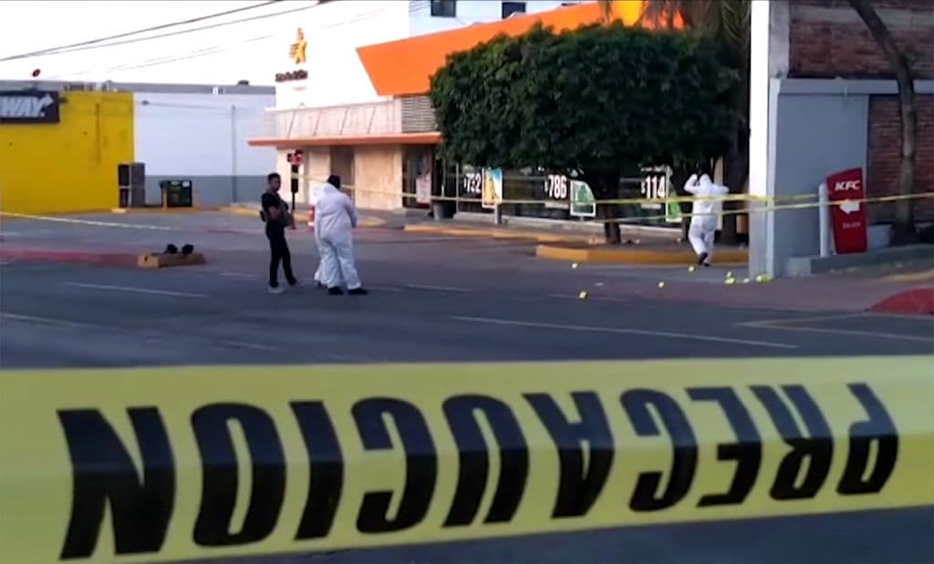 <h2 class="cms-H2-H2">14. CUERNAVACA, México.</h2>
<br>
<br>Esta ciudad del estado de Morelos tuvo una tasa de 60 homicidios por cada 100,000 habitantes. "La situación de las urbes de México es el resultado de políticas fallidas aplicadas en lo que va del siglo, que ha consistido en tolerar la violencia de los grupos criminales y la existencia misma de sus milicias privadas, que desafían el monopolio del Estado sobre la violencia", dice el boletín de la organización Consejo Ciudadano para la Seguridad Pública y la Justicia Penal.