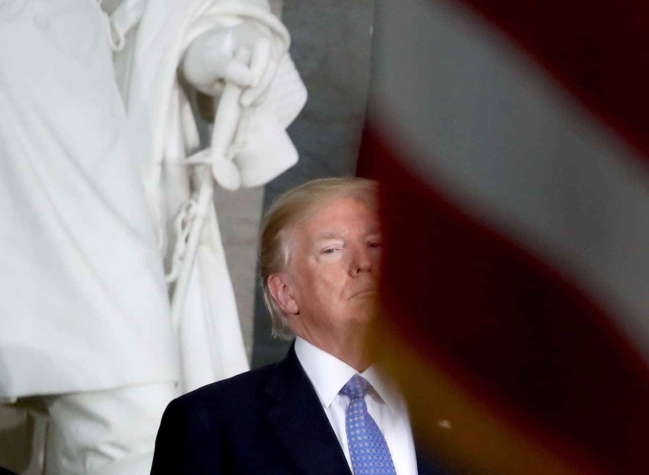 La Casa Blanca dice que Trump enviará el lunes un plan de inmigración al Congreso, incluyendo una "solución" para los dreamers