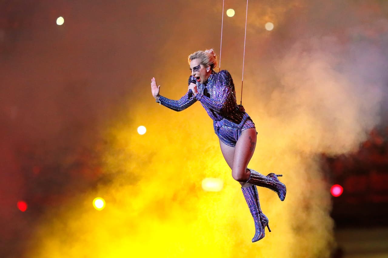 Lady Gaga se lanzó de una altura estimada en 260 pies.