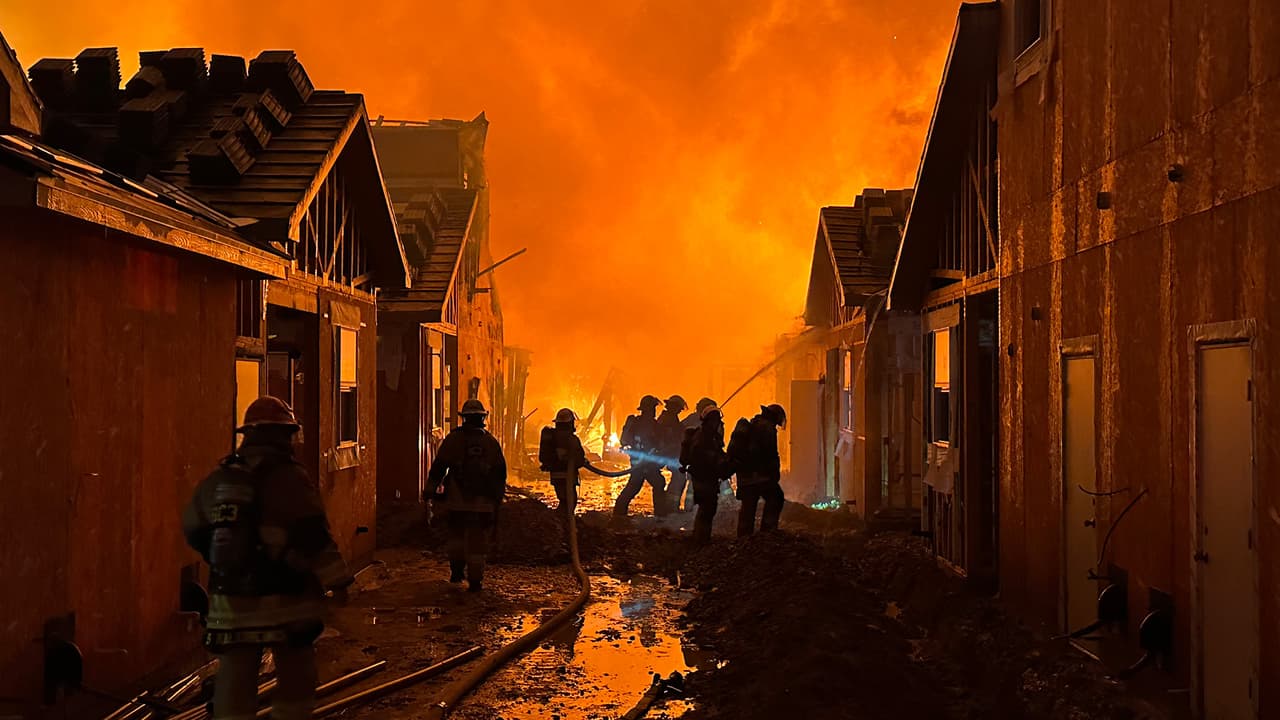 Debido a la extensión de las llamas, fue requerido el apoyo de siete corporaciones y 75 bomberos de otras ciudades.