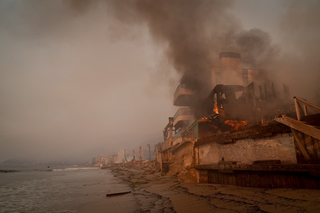 Eventos como los Critics Choice Awards, juegos de la NBA y NHL fueron pospuestos por los incendios.