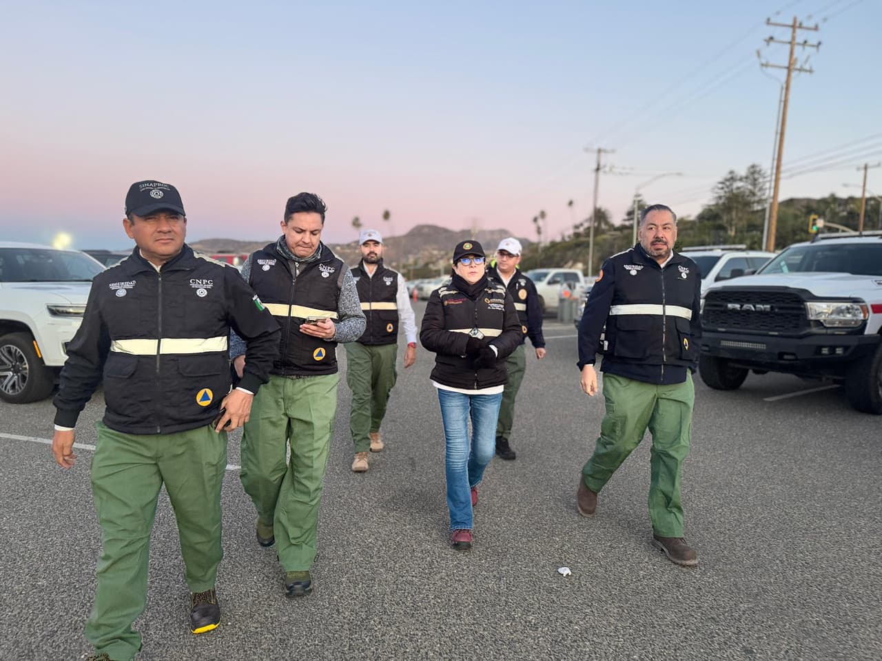 <b>Encuentro estratégico</b>
<br>Laura Velázquez Alzúa, de la CNPC, se reunió con Richard Tovar, de CAL FIRE, para alinear esfuerzos en el 
<a href="https://www.univision.com/local/los-angeles-kmex/eaton-y-palisades-incendios-los-angeles-causan-24-muertes-podrian-ser-los-mas-caros-de-la-historia-de-eeuu">combate al fuego</a>.