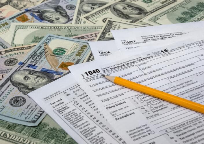 De acuerdo con el IRS, la forma más rápida para que los contribuyentes obtengan su reembolso es presentar electrónicamente su declaración de impuestos federales y elegir el depósito directo. En este 
<a href="https://www.univision.com/local/los-angeles-kmex/local/los-angeles-kmex/taxes-gratis-irs-ayuda-mapa-declaracion-los-angeles" target="_blank">mapa</a> puedes encontrar centros con ayuda gratuita para preparar tus impuestos.