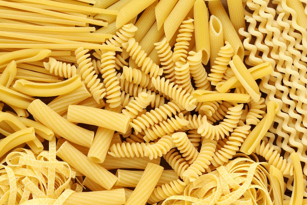 Las pastas como spaghettis, lasagnas, polentas vienen muy bien a este signo así como los moles o las habas y las sidras y vinos blancos espumosos.