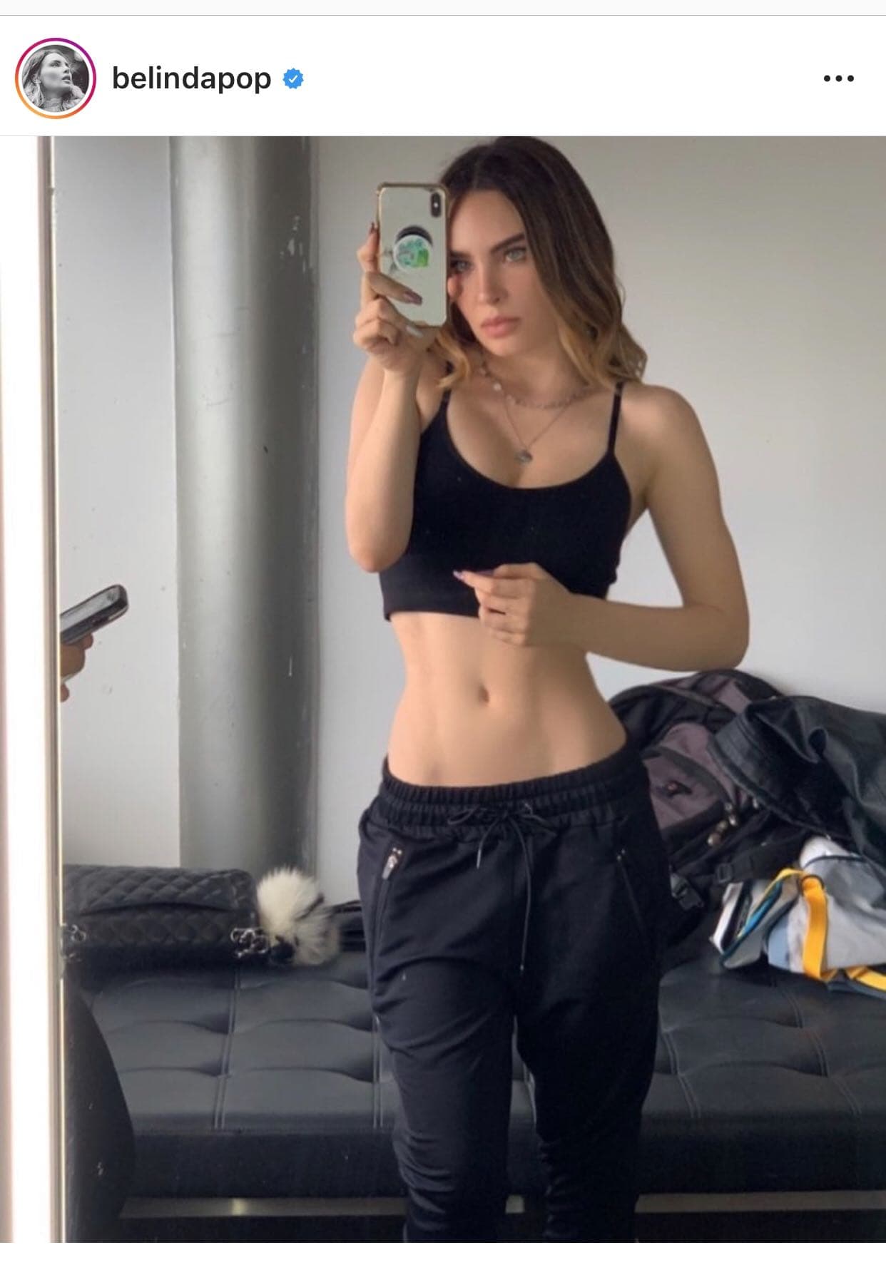 A través de 
<b><a href="https://www.instagram.com/belindapop/" target="_blank">Instagram, Belinda</a></b> aclaró no solo su situación amorosa, sino que informó que el hombre con el cual viajó a Miami es parte de su familia.