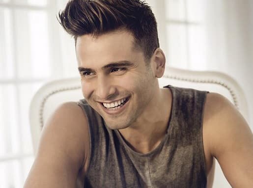 <span class="cms-h3-H3"><b>Christian Daniel.</b></span> 
<b><h3 class="cms-h3-H3">Nominaciones: 2</h3> ¿A qué está nominado? </b>Artista Masculino Del Año Pop/Rock y Álbum Del Año Pop/Rock por el disco "Renacer".